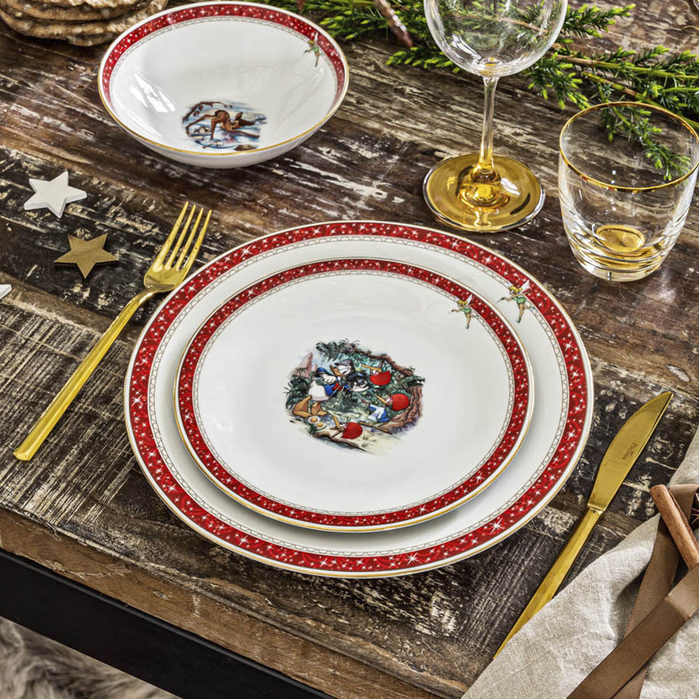 Disney christmas outlet dinnerware